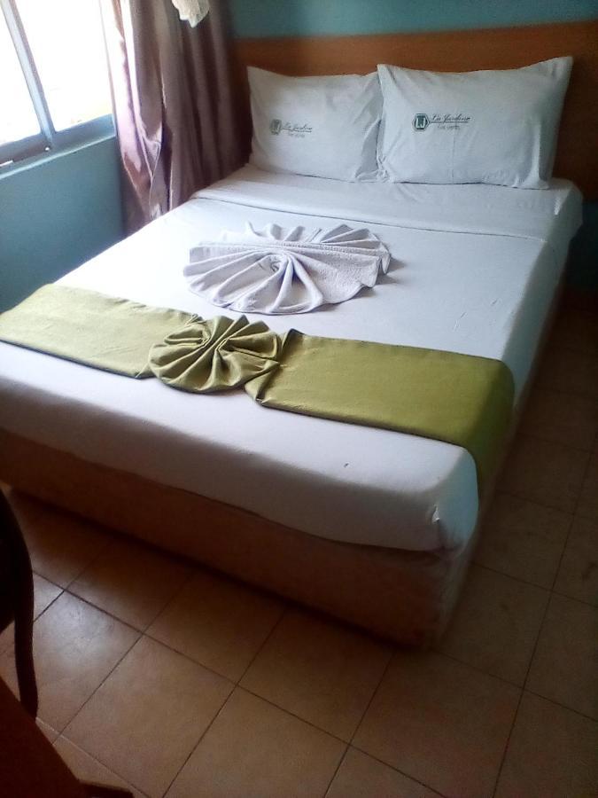 Bed and Breakfast La Jardine Найроби Экстерьер фото