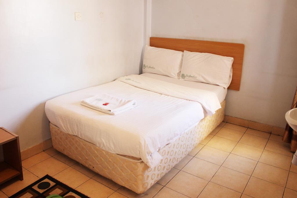 Bed and Breakfast La Jardine Найроби Экстерьер фото